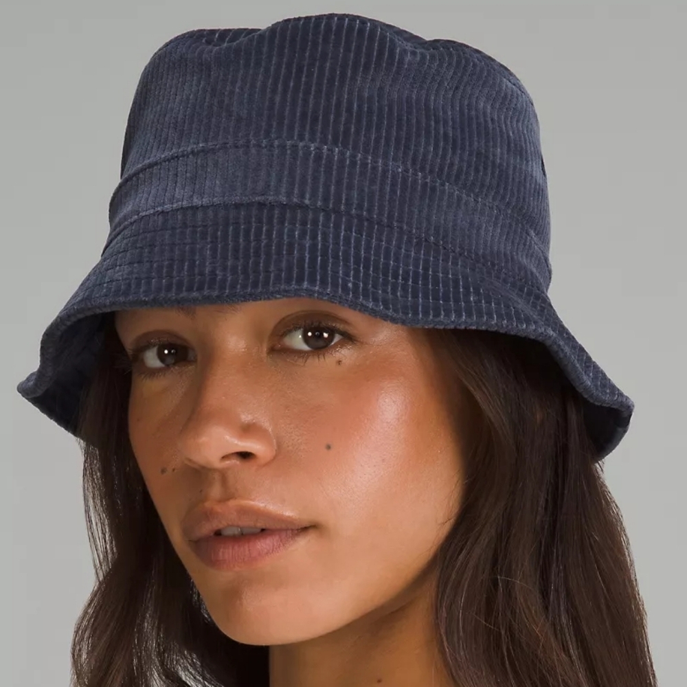 NWT Lululemon Corduroy Bucket Hat in True Navy, Size M/L SOLD OUT $52